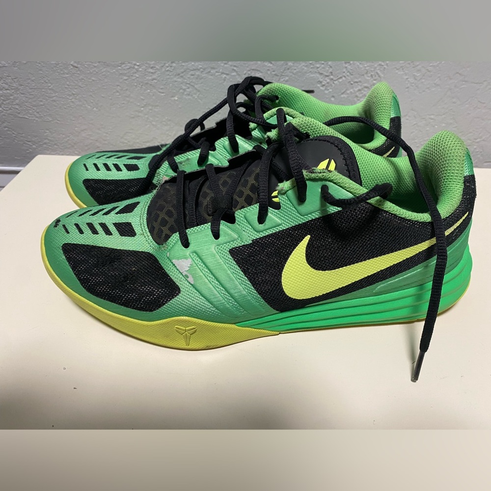 Nike KB Basketball Shoe